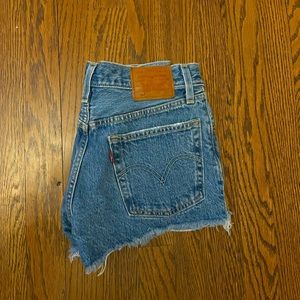 Levi Jean shorts 501
